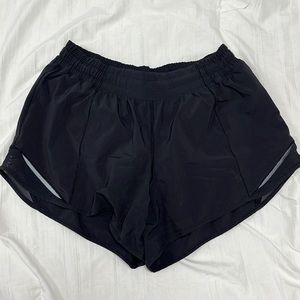 Lululemon Hotty Hot Shorts 2.5”